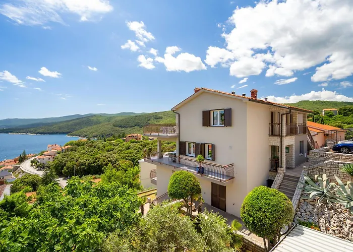 Zulijani House Helis B2 *